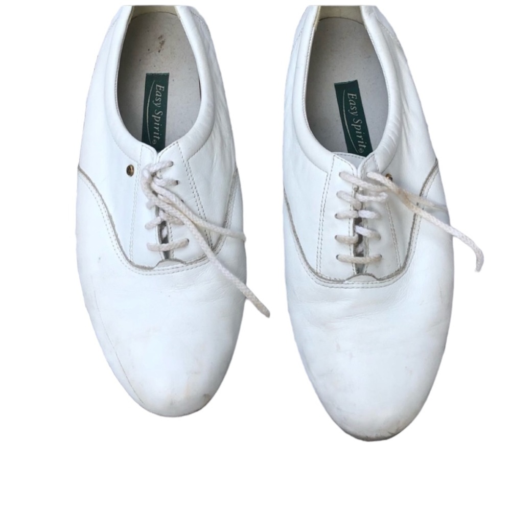 Easy Spirit size 10 white leather walking shoes perfect for nursing school